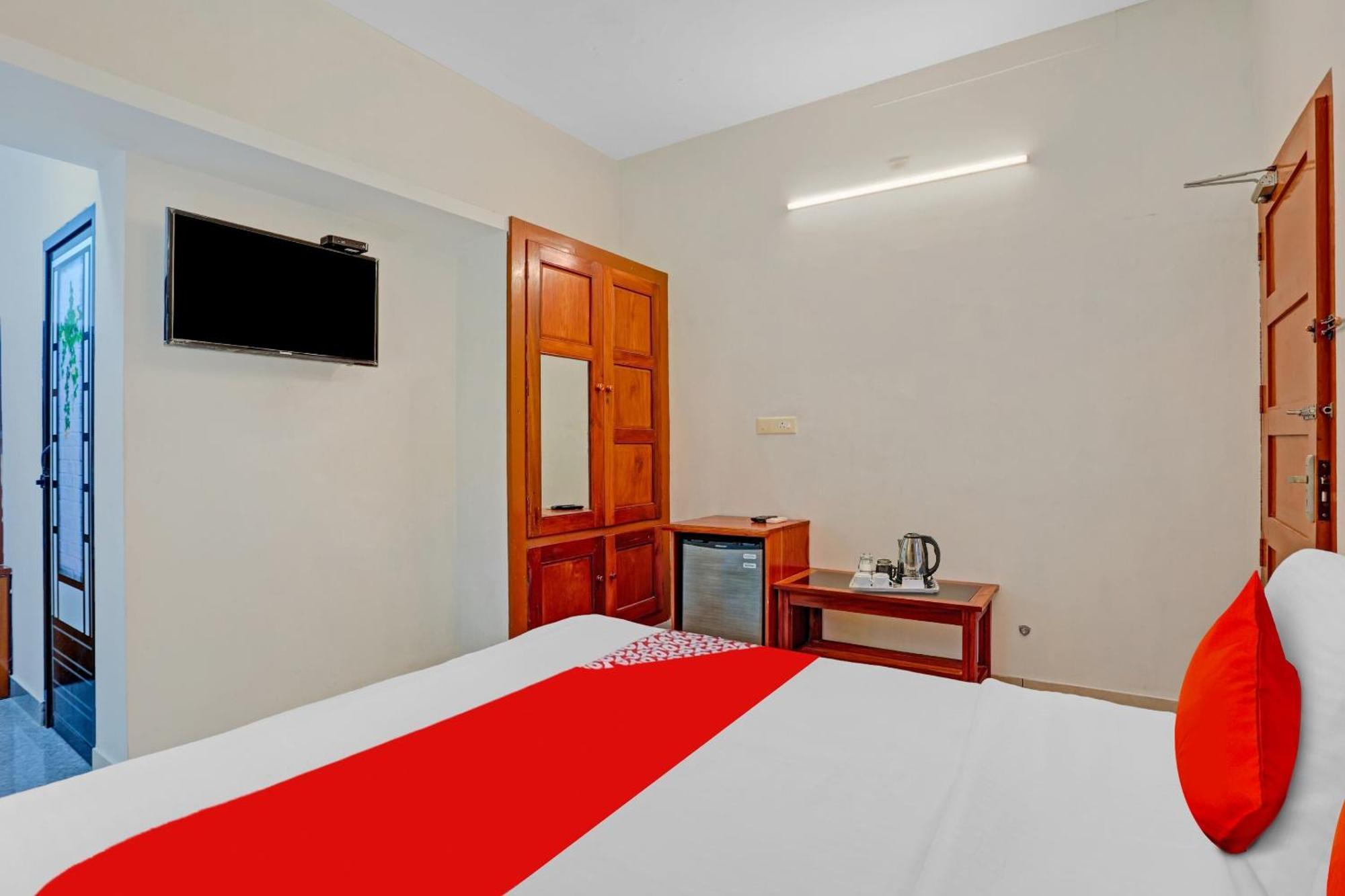 Flagship Hotel Adara Residency Thiruvananthapuram Екстериор снимка